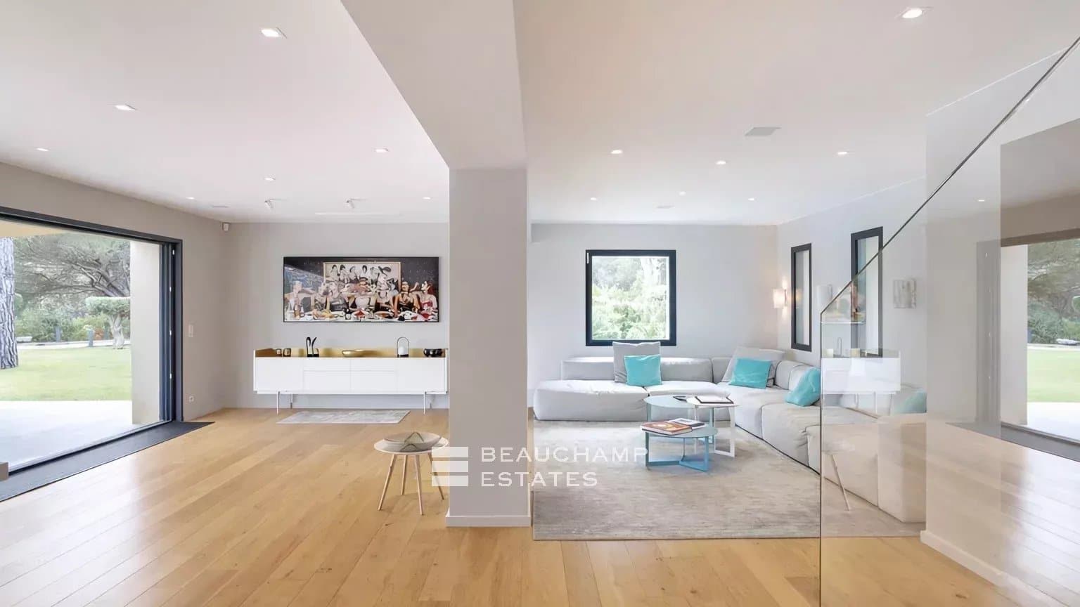 Contemporary Provençal property just a few minutes from the Pampelonne beaches Contemporary Provençal property just a few minutes from the Pampelonne beaches