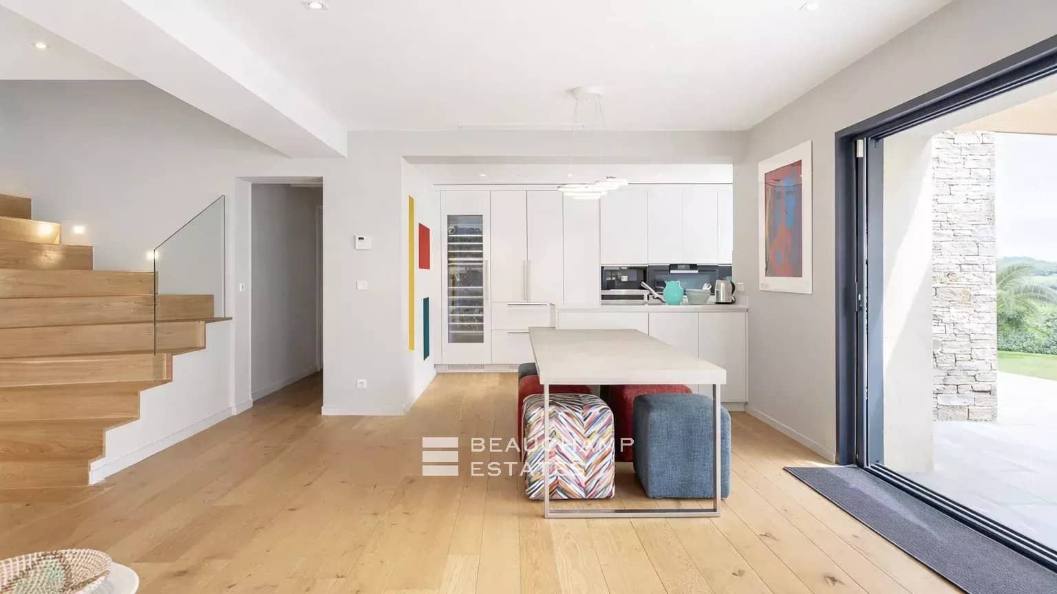 Contemporary Provençal property just a few minutes from the Pampelonne beaches Contemporary Provençal property just a few minutes from the Pampelonne beaches