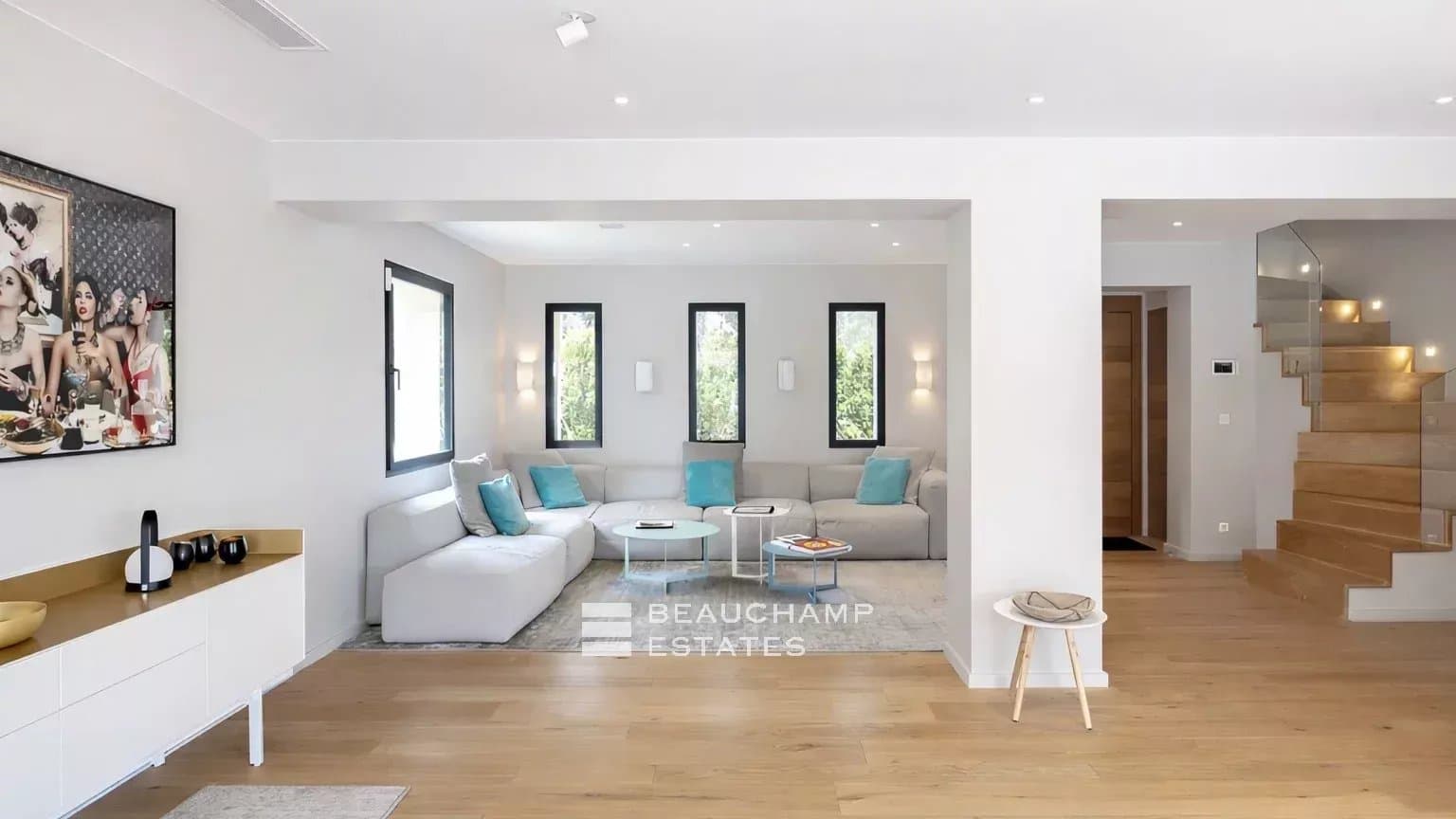 Contemporary Provençal property just a few minutes from the Pampelonne beaches Contemporary Provençal property just a few minutes from the Pampelonne beaches