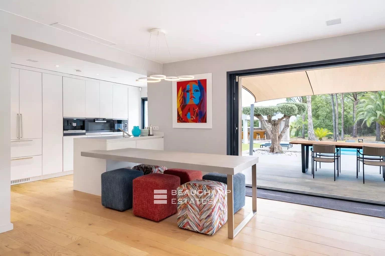 Contemporary Provençal property just a few minutes from the Pampelonne beaches Contemporary Provençal property just a few minutes from the Pampelonne beaches