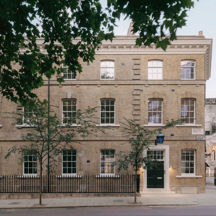 Contemporary Three-Bedroom Apartment with Private Balcony in St John’s Wood