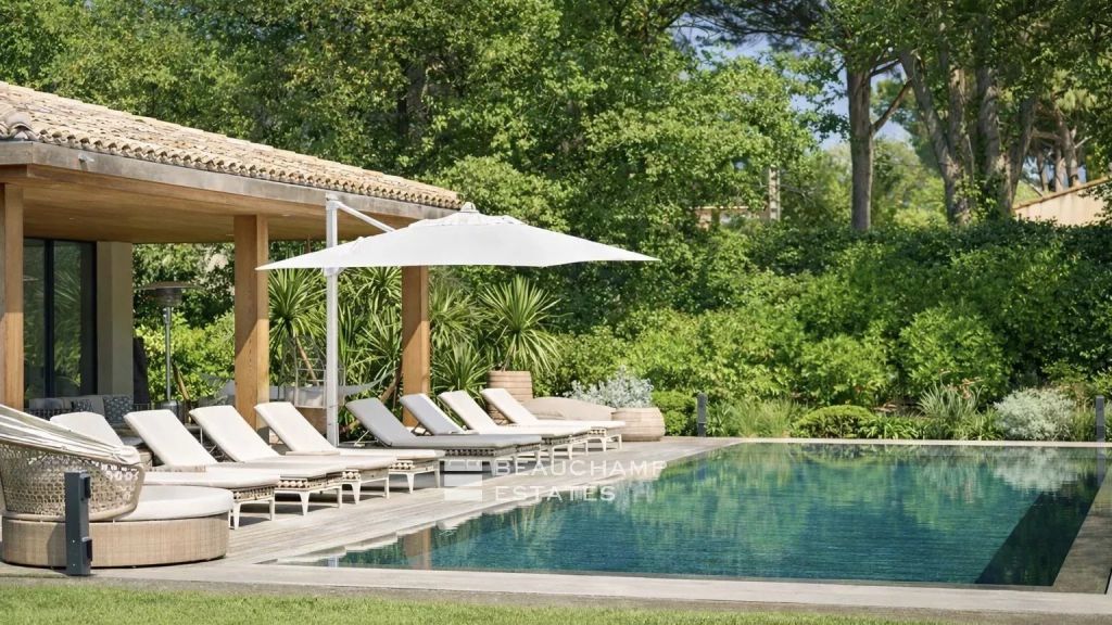 Contemporary villa in a private estate, within walking distance of Saint-Tropez town centre and the beach