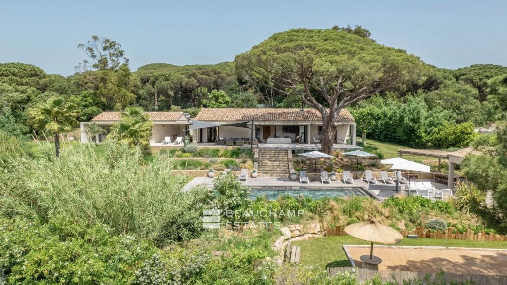 Contemporary villa in the heart of a prestigious area of ​​Ramatuelle