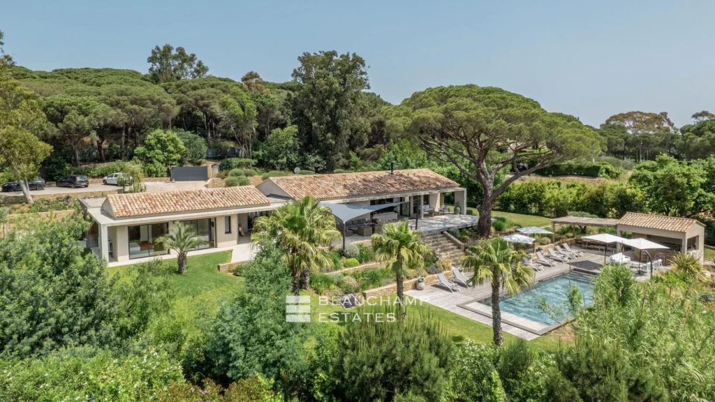 Contemporary villa in the heart of a prestigious area of ​​Ramatuelle