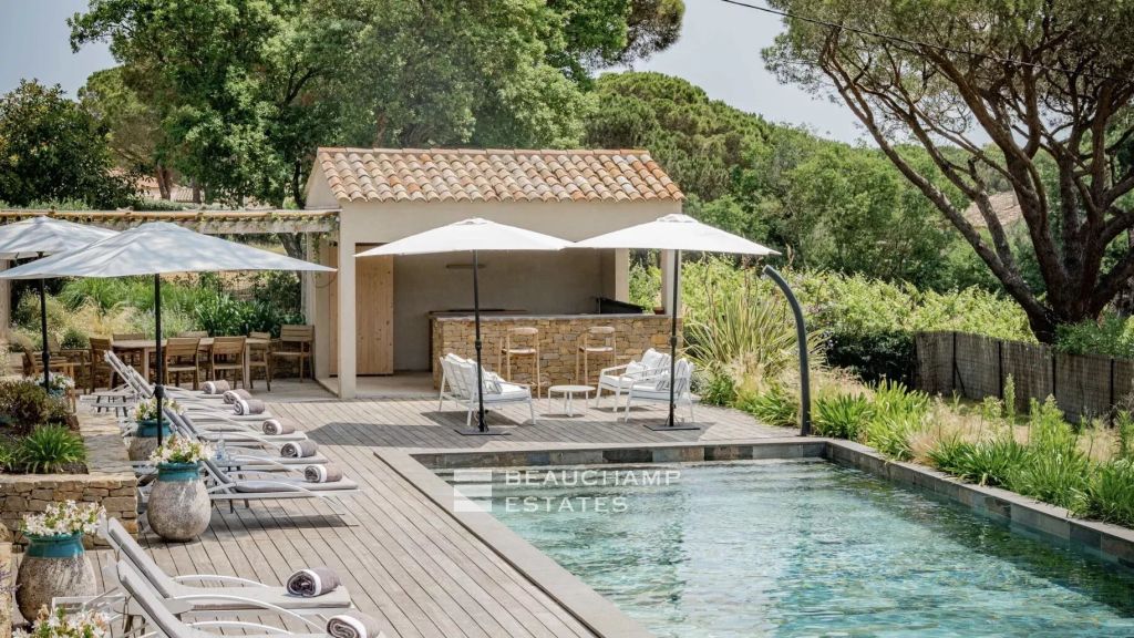 Contemporary villa in the heart of a prestigious area of ​​Ramatuelle