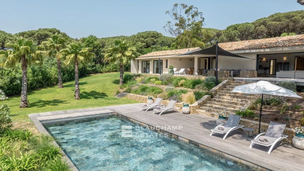 Contemporary villa in the heart of a prestigious area of ​​Ramatuelle