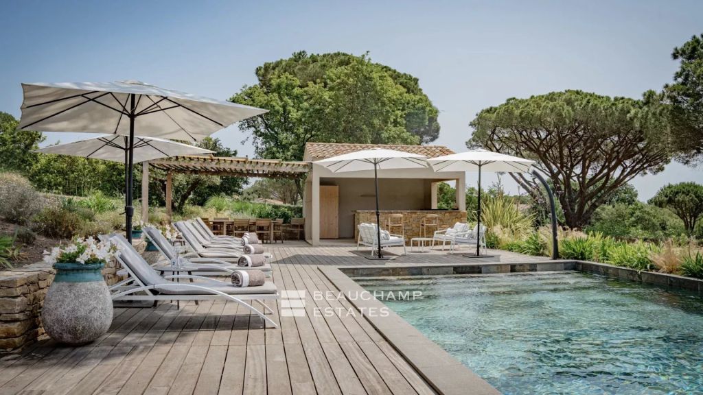 Contemporary villa in the heart of a prestigious area of ​​Ramatuelle