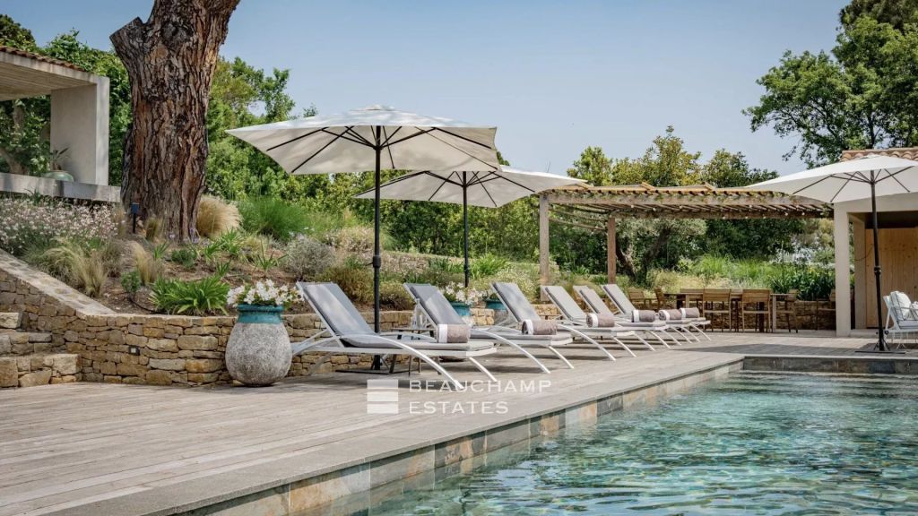 Contemporary villa in the heart of a prestigious area of ​​Ramatuelle