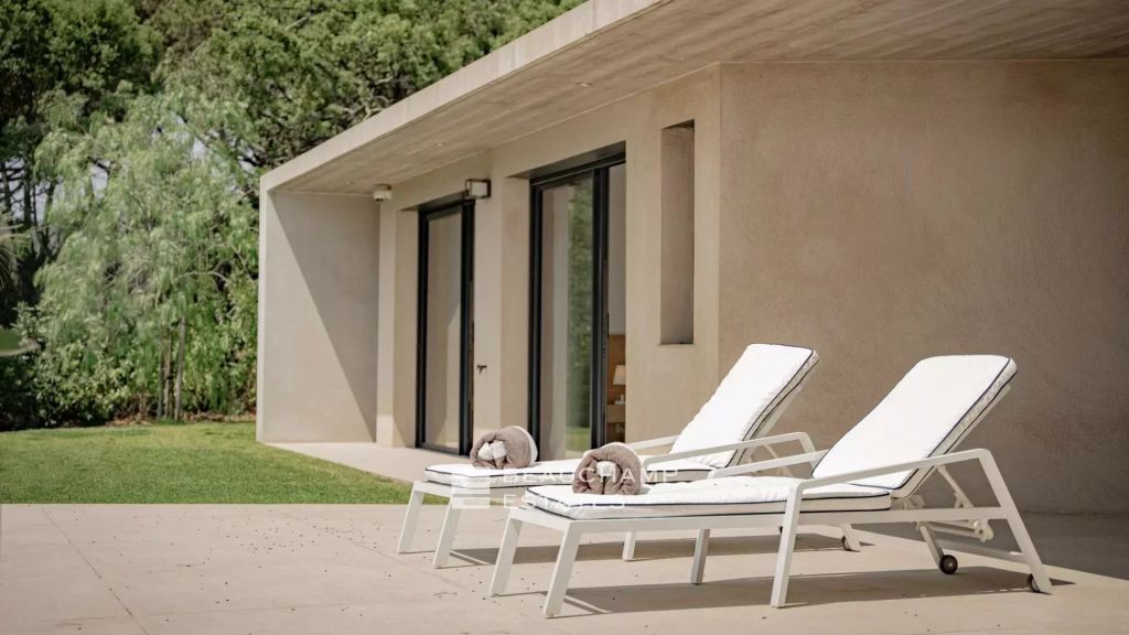 Contemporary villa in the heart of a prestigious area of ​​Ramatuelle