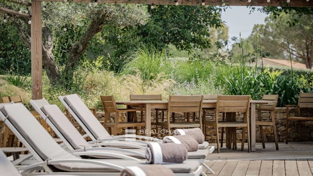 Contemporary villa in the heart of a prestigious area of ​​Ramatuelle