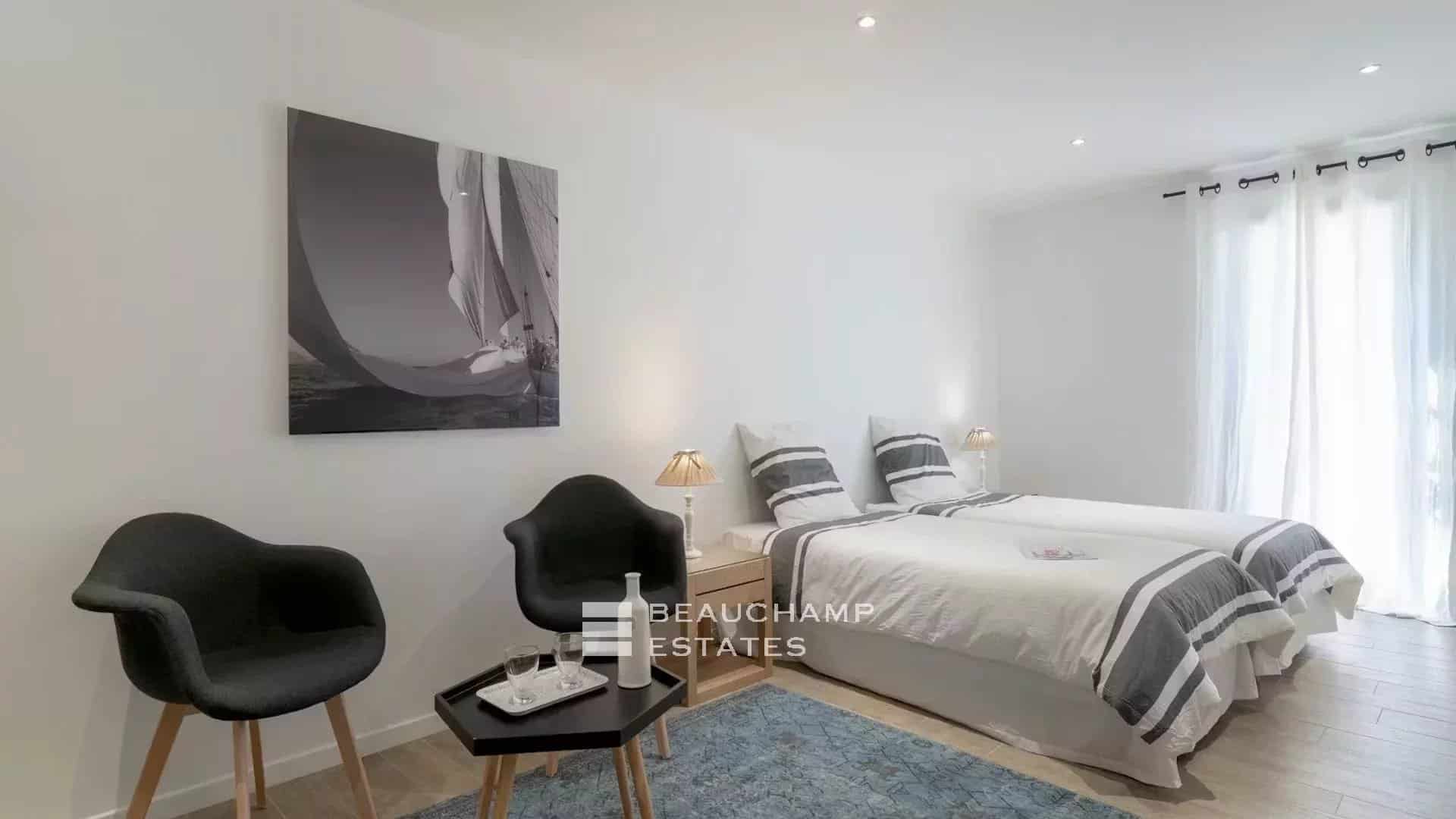 Contemporary villa just moments from the famous Pampelonne beaches Contemporary villa just moments from the famous Pampelonne beaches