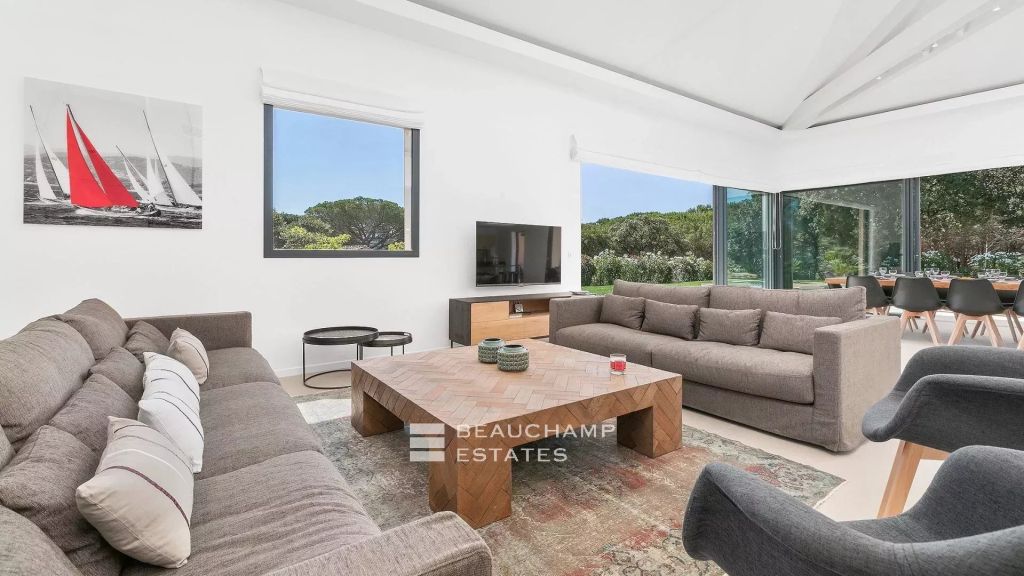 Contemporary villa just moments from the famous Pampelonne beaches