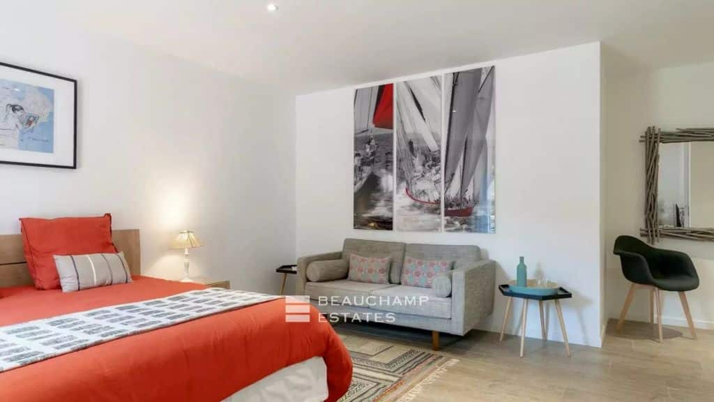 Contemporary villa just moments from the famous Pampelonne beaches