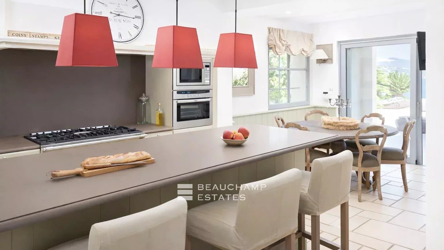 Contemporary villa offering panoramic views over the Bay of Saint-Tropez. Contemporary villa offering panoramic views over the Bay of Saint-Tropez.