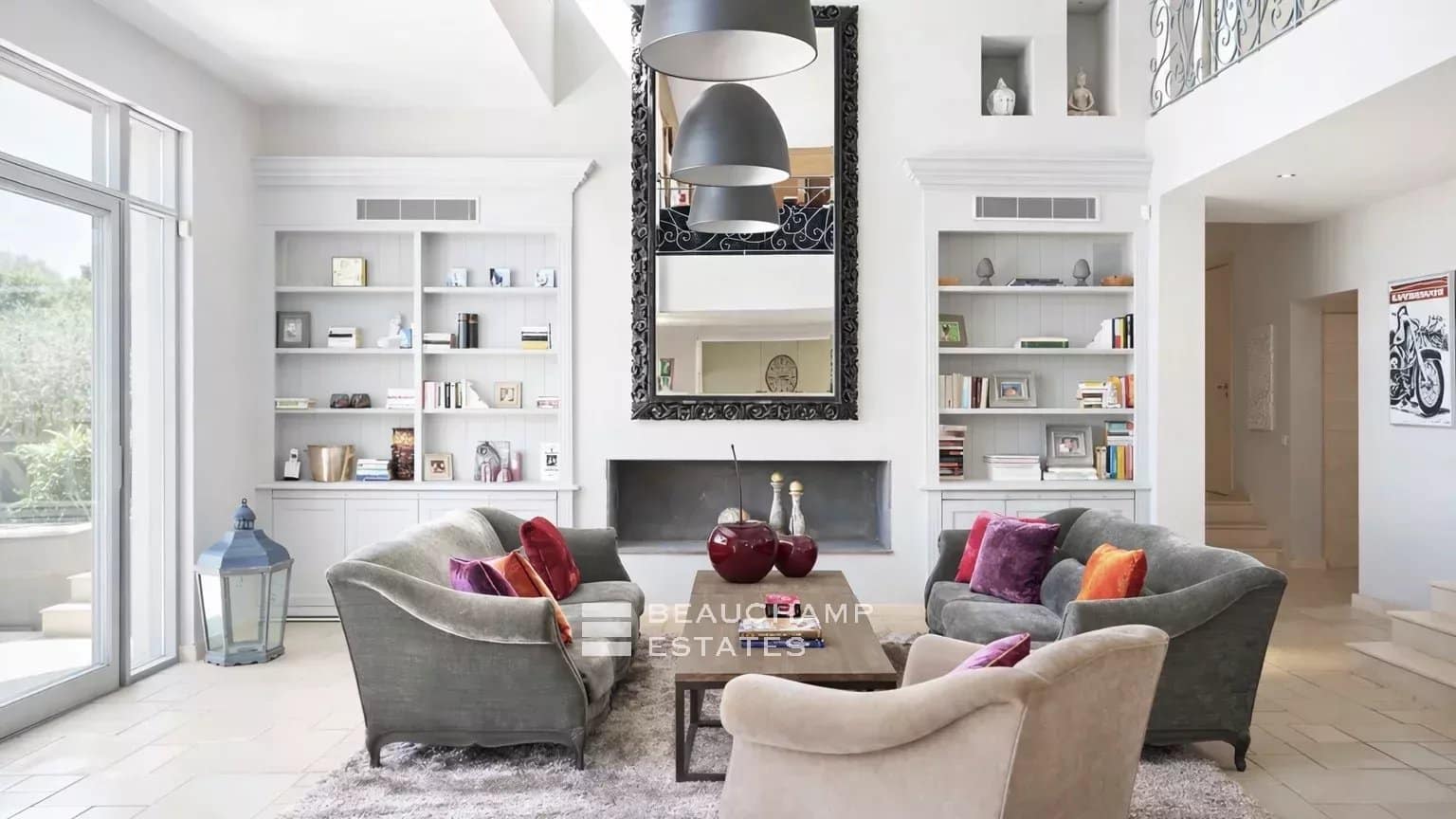 Contemporary villa offering panoramic views over the Bay of Saint-Tropez. Contemporary villa offering panoramic views over the Bay of Saint-Tropez.