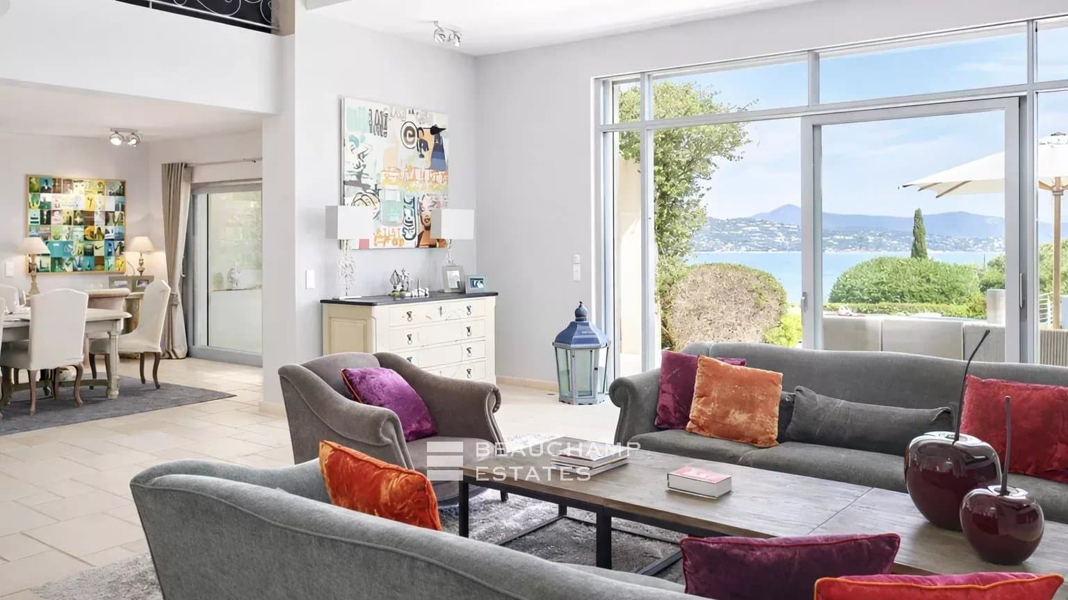 Contemporary villa offering panoramic views over the Bay of Saint-Tropez. Contemporary villa offering panoramic views over the Bay of Saint-Tropez.