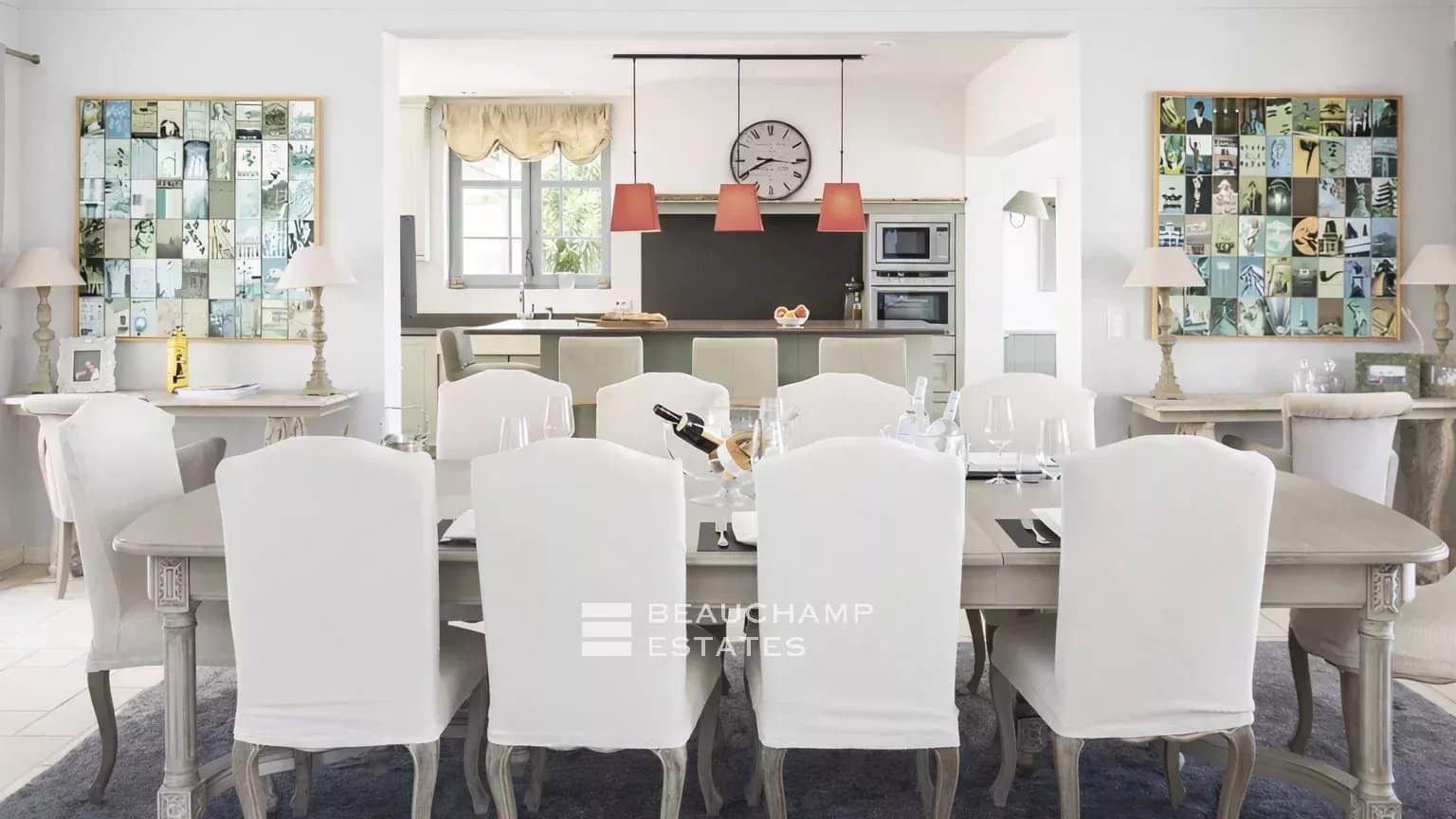 Contemporary villa offering panoramic views over the Bay of Saint-Tropez. Contemporary villa offering panoramic views over the Bay of Saint-Tropez.