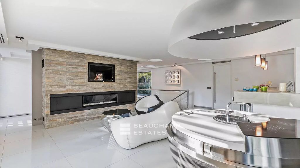 Contemporary Villa with 5 bedrooms