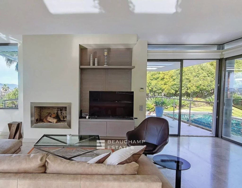 Contemporary Villa with Panoramic Sea View