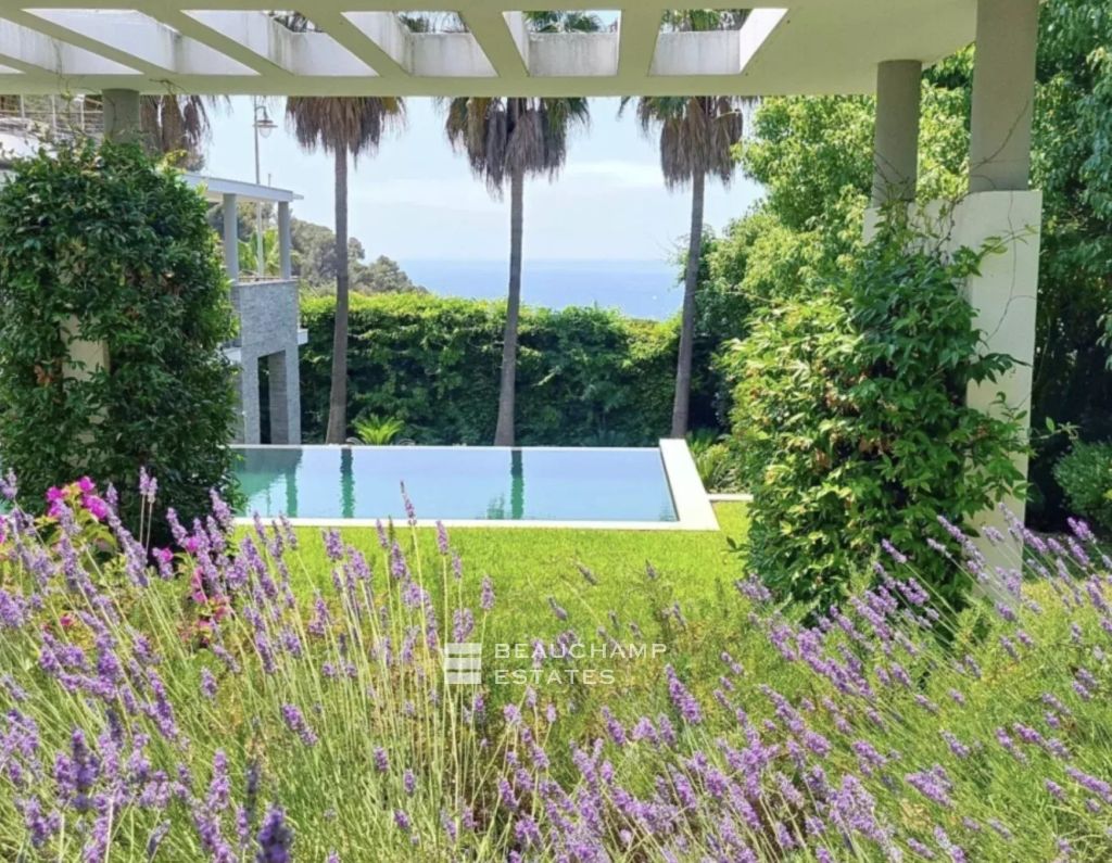 Contemporary Villa with Panoramic Sea View