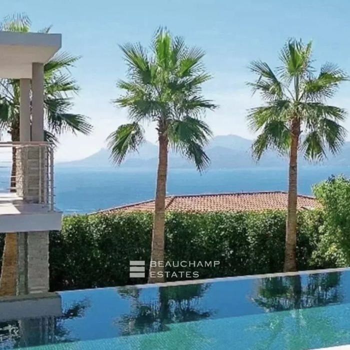 Villa Contemporaine avec Vue Panoramique sur la Mer