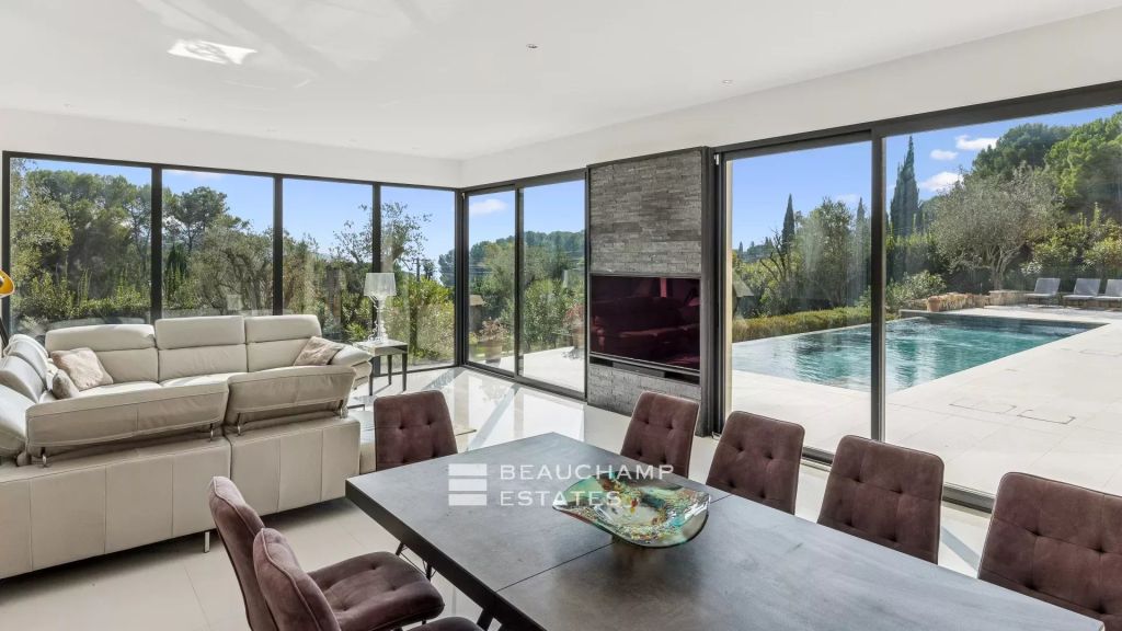 Contemporary villa with pool and sea view – Mougins