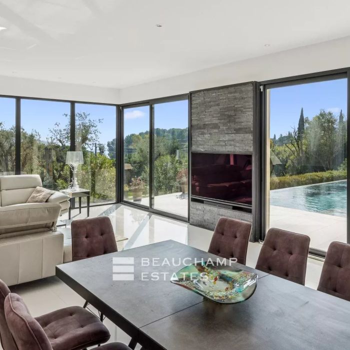 Contemporary villa with pool and sea view – Mougins