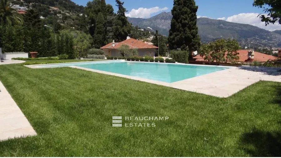 Contemporary villa with sea view in Roquebrune Cap Martin