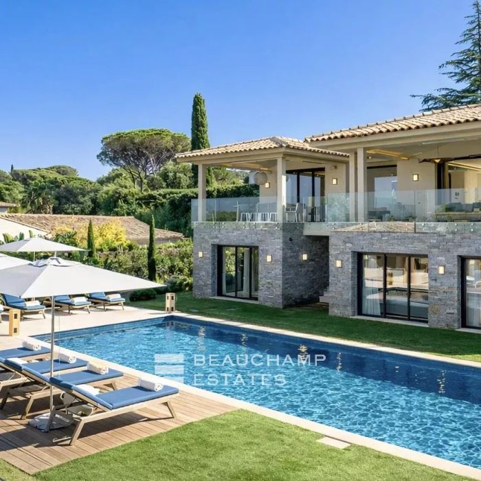 Villa contemporaine avec vue mer à quelques minutes du centre ville de Saint-Tropez