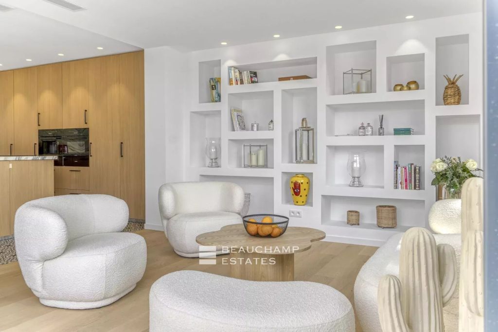 Contemporary villa with sea view