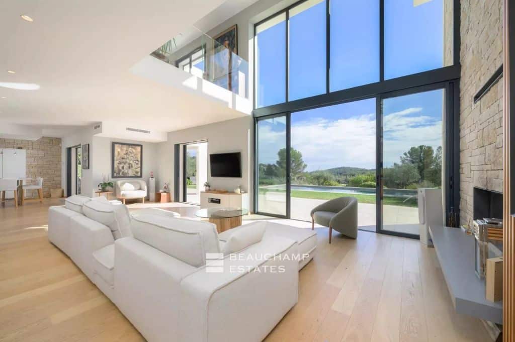 Contemporary Villa with Stunning Golf Views – Valbonne