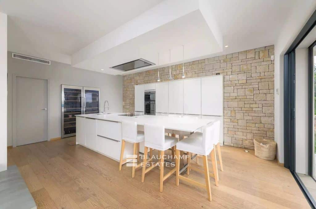 Contemporary Villa with Stunning Golf Views – Valbonne