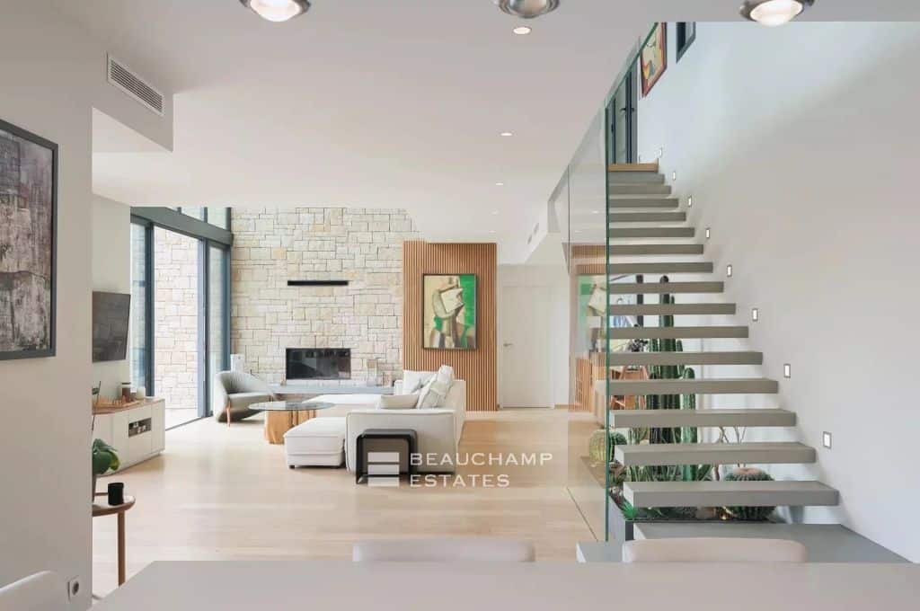 Contemporary Villa with Stunning Golf Views – Valbonne