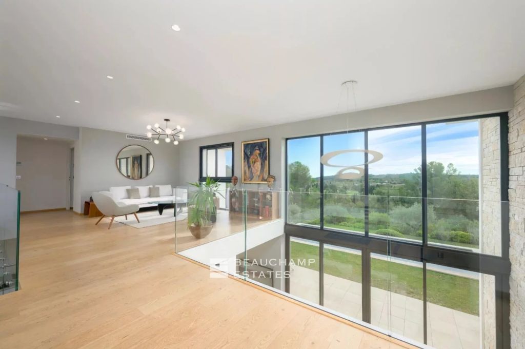 Contemporary Villa with Stunning Golf Views – Valbonne