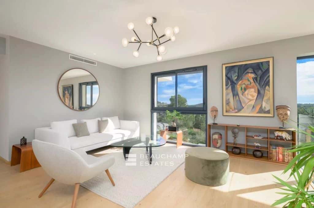 Contemporary Villa with Stunning Golf Views – Valbonne