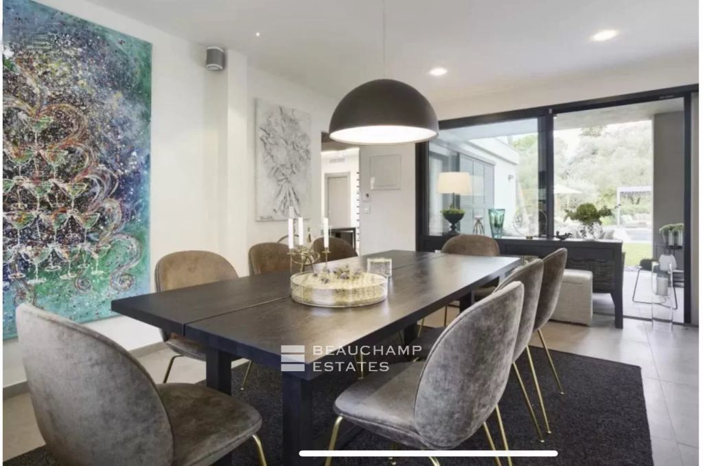 Contempory villa close to the village