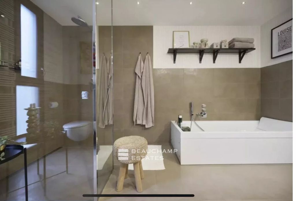 Contempory villa close to the village