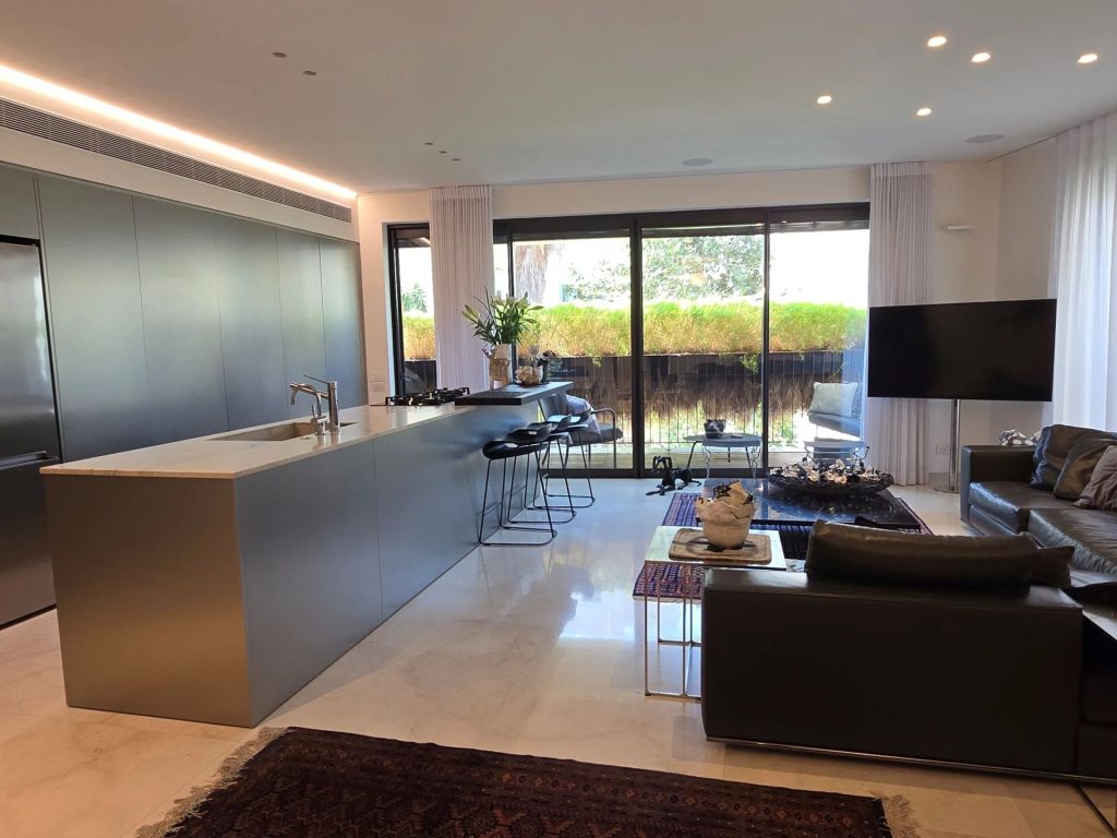 Duplex apartment in central Tel Aviv
