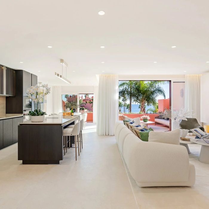 Duplex Pentouse Frontline Beach