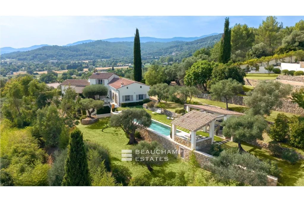 Elegance & Prestige – Exceptional Property with Panoramic Views Over Provence
