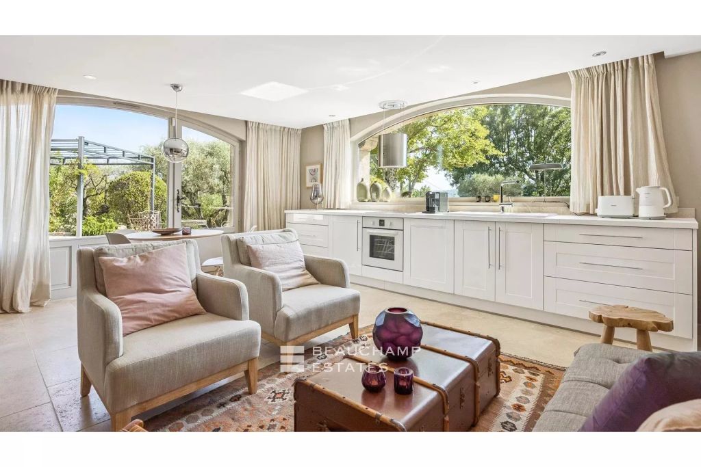 Elegance & Prestige – Exceptional Property with Panoramic Views Over Provence