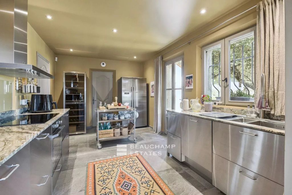 Elegance & Prestige – Exceptional Property with Panoramic Views Over Provence