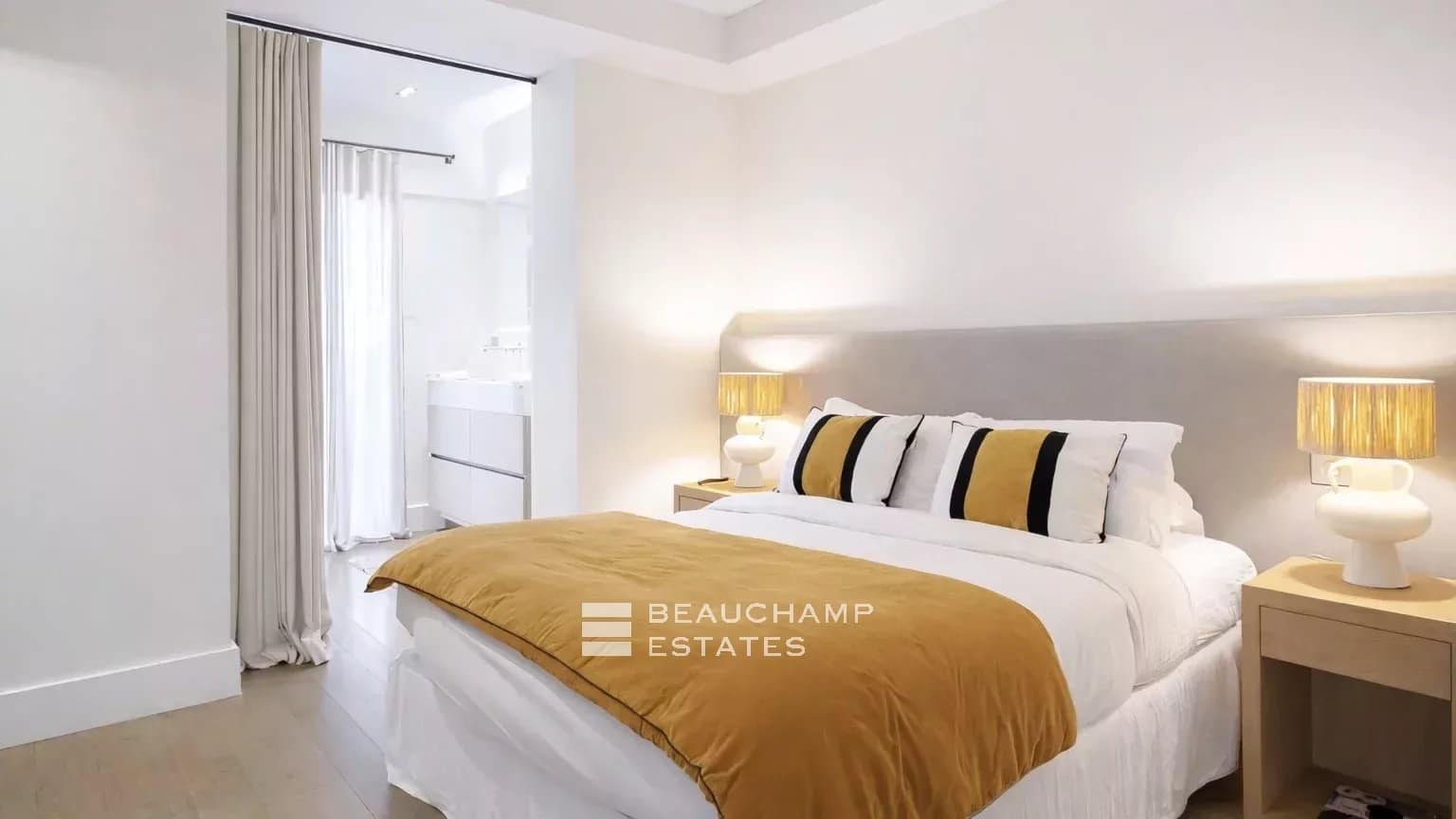 Elegant contemporary villa enjoying views over the village, in the heart of Saint-Tropez Elegant contemporary villa enjoying views over the village, in the heart of Saint-Tropez