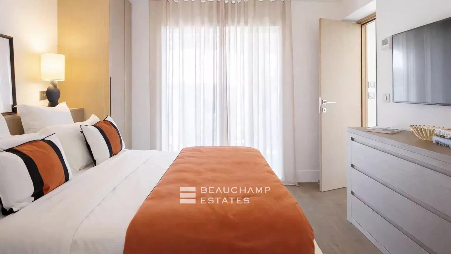 Elegant contemporary villa enjoying views over the village, in the heart of Saint-Tropez Elegant contemporary villa enjoying views over the village, in the heart of Saint-Tropez