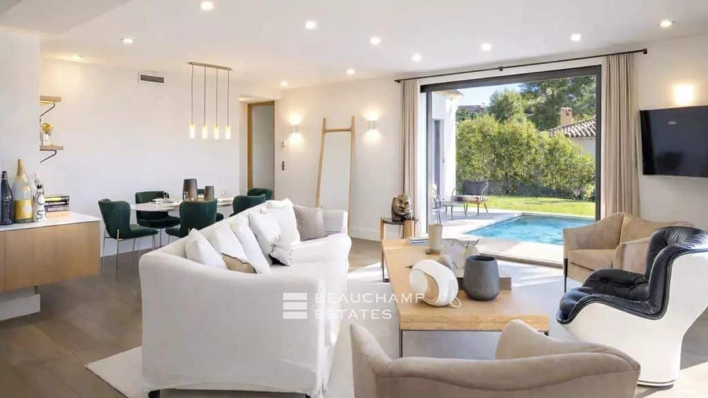 Elegant contemporary villa enjoying views over the village, in the heart of Saint-Tropez