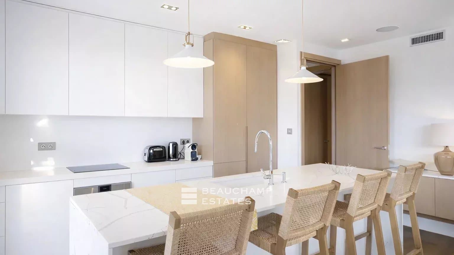 Elegant contemporary villa enjoying views over the village, in the heart of Saint-Tropez Elegant contemporary villa enjoying views over the village, in the heart of Saint-Tropez