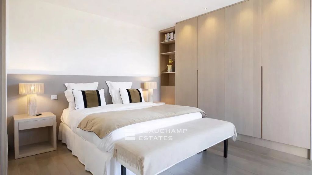 Elegant contemporary villa enjoying views over the village, in the heart of Saint-Tropez