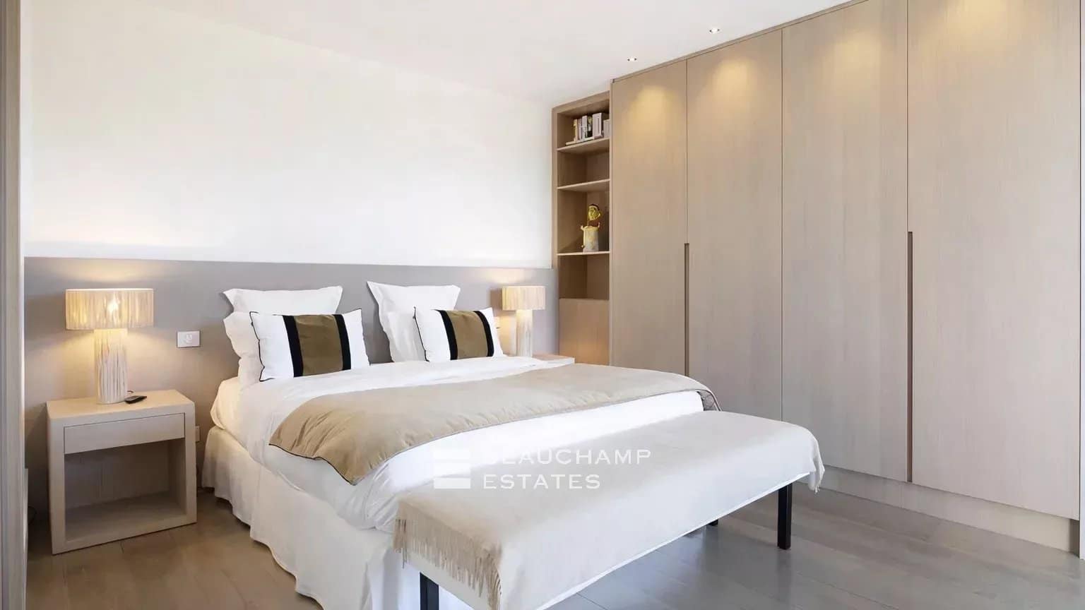 Elegant contemporary villa enjoying views over the village, in the heart of Saint-Tropez Elegant contemporary villa enjoying views over the village, in the heart of Saint-Tropez