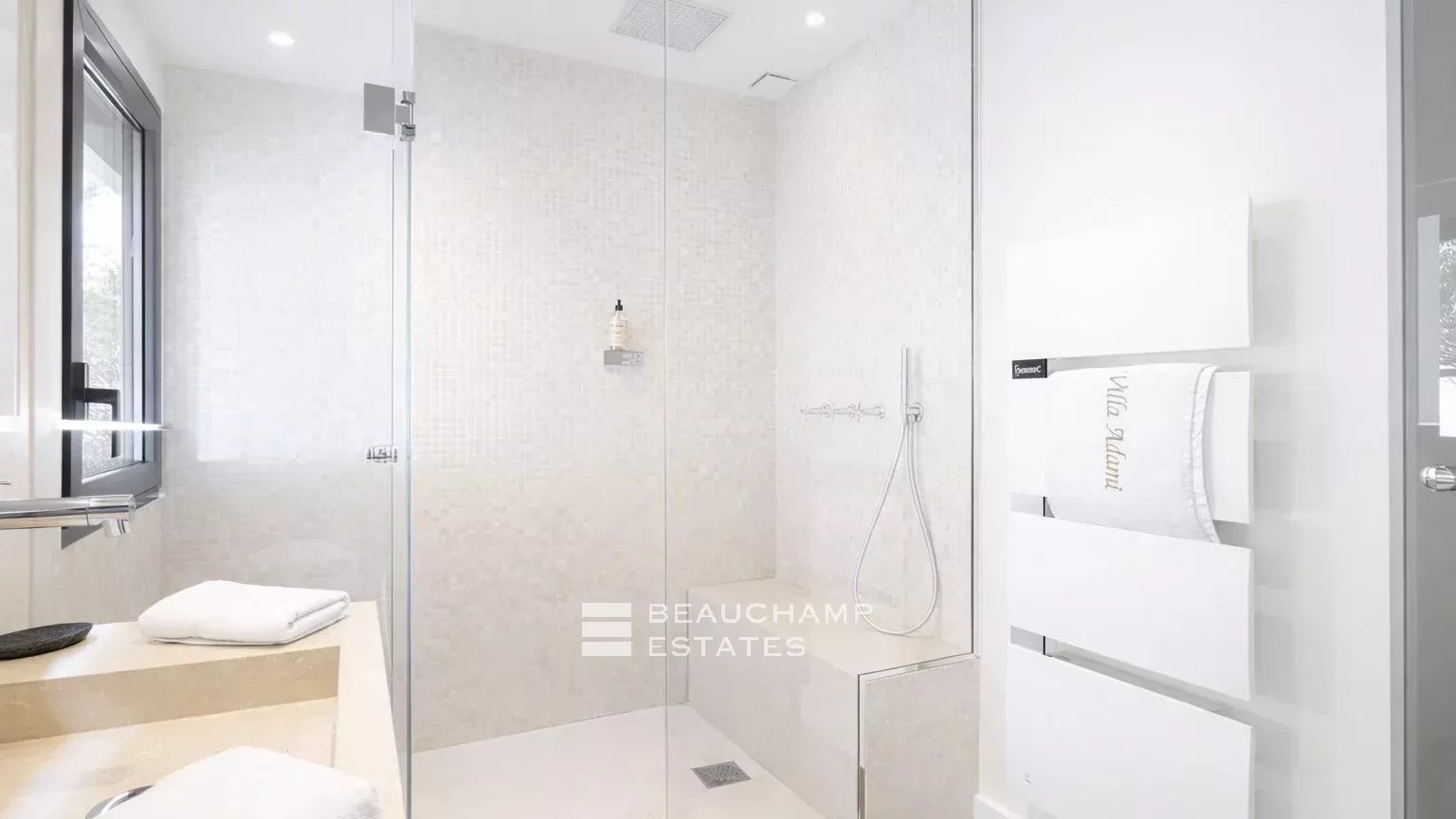 Elegant contemporary villa enjoying views over the village, in the heart of Saint-Tropez Elegant contemporary villa enjoying views over the village, in the heart of Saint-Tropez