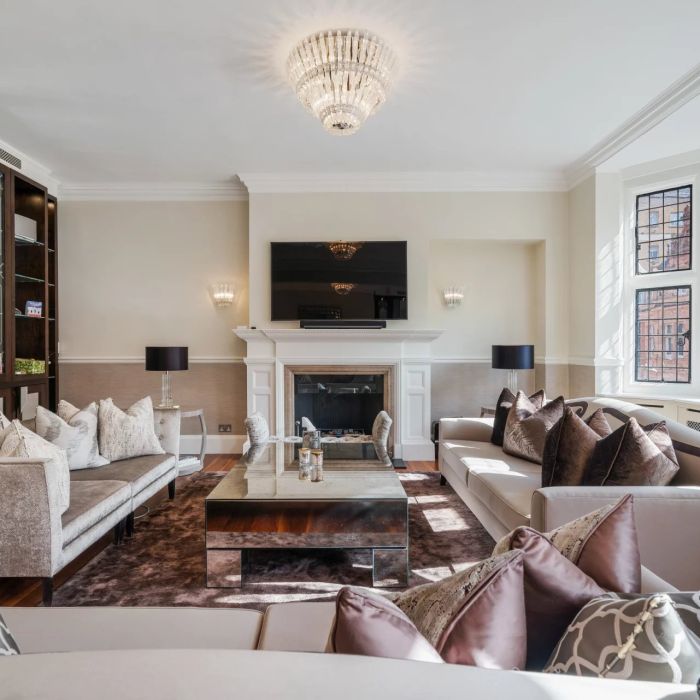 Elegant duplex apartment in the heart of Mayfair